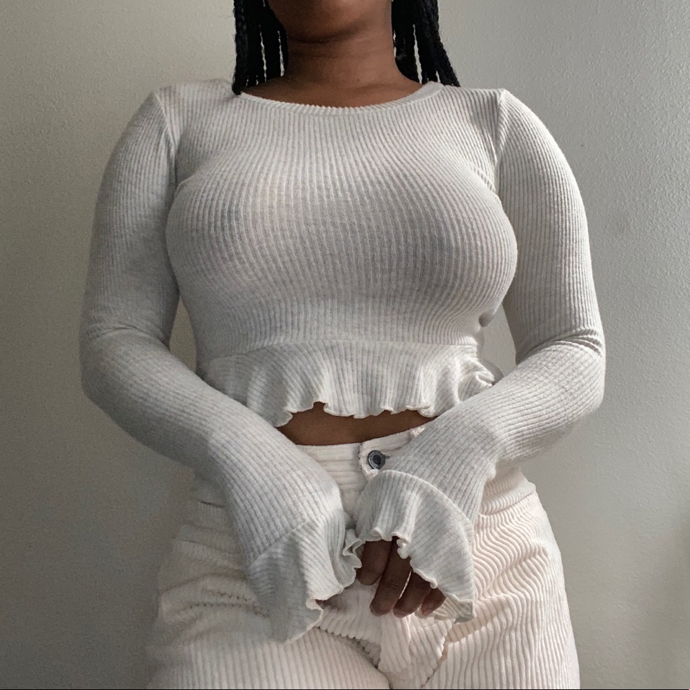 OATMEAL LONG SLEEVED RUFFLE CROP TOP